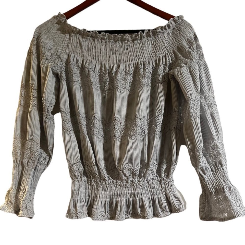 😊 3/$30 
New! lace off-or-on shoulder blouse Sz S dusty grey/blue